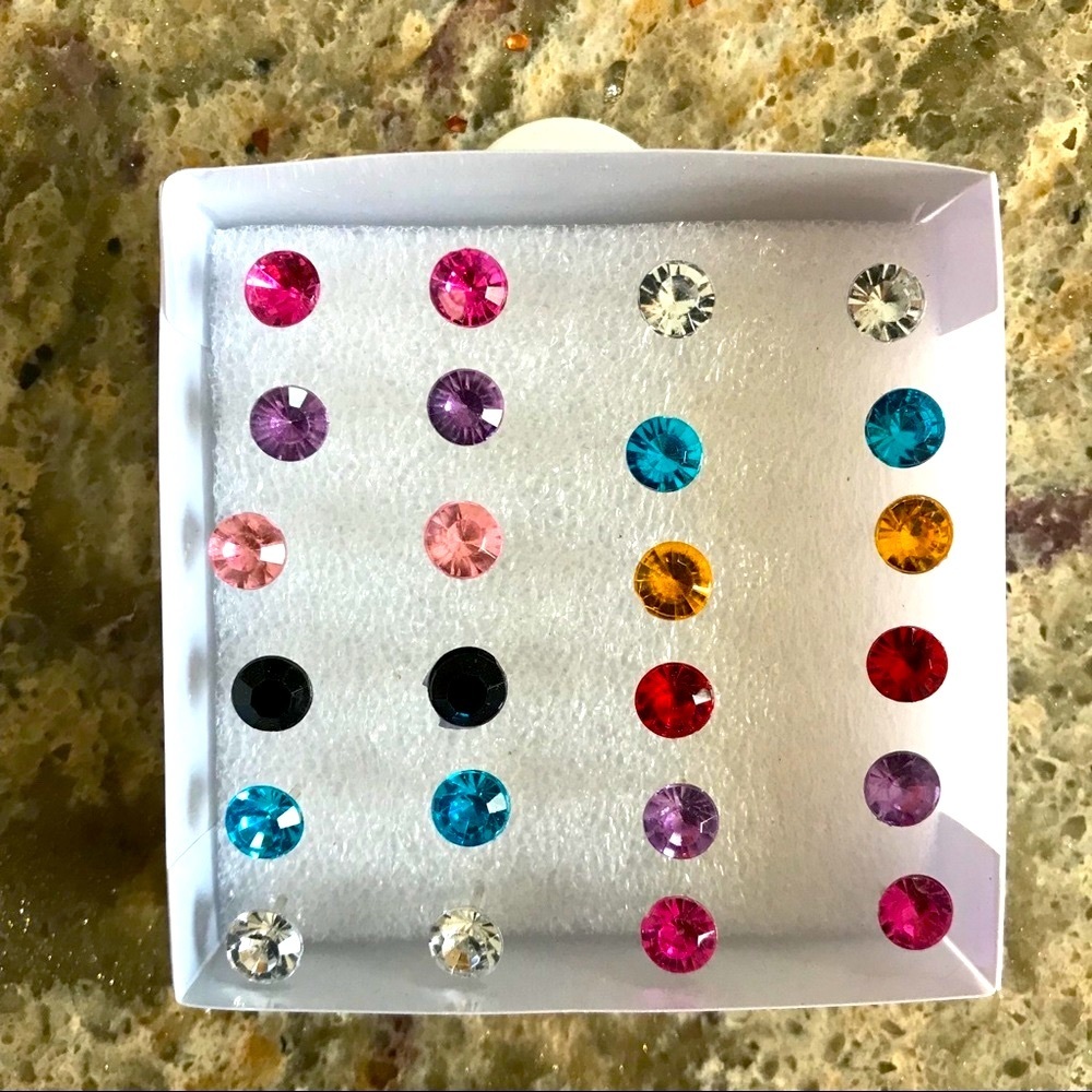 Boxed Set of Fashion Earrings - 12 Pairs - Picture 2 of 3